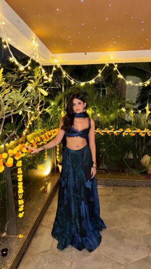 Shivvani Paatil Instagram - The Diwali वातावरण this year was unmatched 🪔🥰🪷✨
Outfit - @saakshakinni 💙
.
.
.
.
.
.
Festive // outfit inspo // lehenga // Diwali