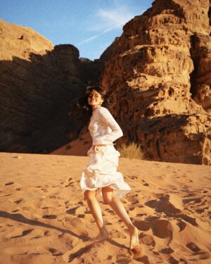 Shivvani Paatil Instagram - The prettiest golden hour I’ve seen! 🍯🤍 @hasanwadirum 
.
.
.
.
.
.
.
Jordan // Wadi Run // Sunset // Desert //