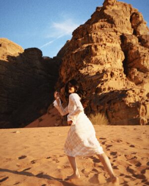 Shivvani Paatil Instagram - The prettiest golden hour I’ve seen! 🍯🤍 @hasanwadirum 
.
.
.
.
.
.
.
Jordan // Wadi Run // Sunset // Desert //