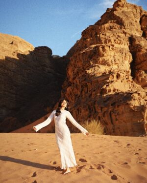 Shivvani Paatil Instagram - The prettiest golden hour I’ve seen! 🍯🤍 @hasanwadirum 
.
.
.
.
.
.
.
Jordan // Wadi Run // Sunset // Desert //