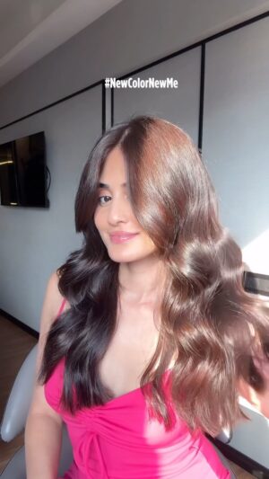 Shivvani Paatil Instagram - Can’t believe it’ll be a year in a couple months since I moved back to Mumbai! It has been an adjustment and to celebrate that adjustment I knew I needed a change. Nothing says new me more than a hair colour! Obsessed with the transformation @lorealparis Casting Crème Gloss Ultra Visible has done for my hair! It was so quick and easy! I used shade 532 in Salted Caramel🤎
My hair looks so shiny and refreshed!! 100% recommend 🤭

#AD #LOrealParisHairColor #NewColorNewMe #CastingCremeGloss #LOrealParisIndia #UltraVisibleHairColor
#hair #haircolor #richhair #redhair #brownhair #brightcopper

{colored hair | haircolor | hair highlight | hair colouring | dyed hair}

*24Hr prior allergy patch tests should be done