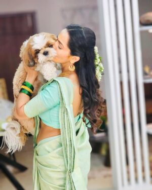 Shobha Shetty Instagram - Family ❤️
.
Outfit @naa_maguva 
.
#family#love#unconventional#mood#sareelove#