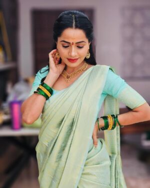 Shobha Shetty Instagram - Family ❤️
.
Outfit @naa_maguva 
.
#family#love#unconventional#mood#sareelove#