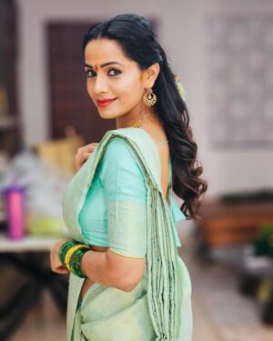 Shobha Shetty Instagram - Family ❤️
.
Outfit @naa_maguva 
.
#family#love#unconventional#mood#sareelove#