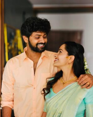 Shobha Shetty Instagram - Family ❤️
.
Outfit @naa_maguva 
.
#family#love#unconventional#mood#sareelove#