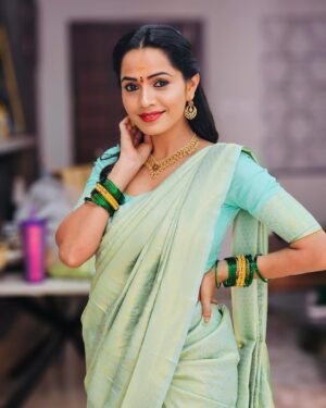 Shobha Shetty Instagram - Family ❤️
.
Outfit @naa_maguva 
.
#family#love#unconventional#mood#sareelove#