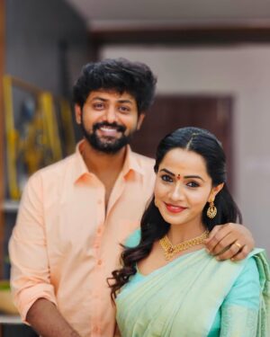 Shobha Shetty Instagram - Family ❤️
.
Outfit @naa_maguva 
.
#family#love#unconventional#mood#sareelove#