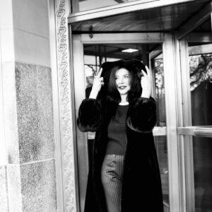 Shohreh Aghdashloo Instagram - It was a joy to speak with Tina Turnbow from @the.baremag during my time in NYC, just before stepping onto the runway for the National Wear Red Day fashion show. We discussed my passion for storytelling, the enduring power of theater, and the responsibility of using my voice for meaningful change. Read the full interview by following the link in the story.

‎صحبت کردن با “مجله آشکار” در زمان اقامتم در شهر نیویورک، درست قبل از شرکت در نمایش مد روز ملی پوشیدن قرمز، خوشحالم. در مورد علاقه من به قصه گویی، قدرت ماندگار تئاتر و مسئولیت استفاده از صدایم برای مردم ایران صحبت کردیم.

💎: @alexsoldierjewelry 
📷💄: @tina_turnbow 

#flashbackfriday