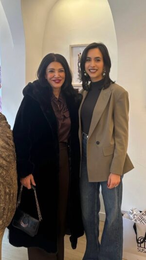 Shohreh Aghdashloo Instagram - I’m deeply touched by my visit to @susaartgallery, a beautiful Toronto gallery founded by two inspiring Iranian women. It showcases incredible artists from around the world, especially women and Iranian creators. Their work with the deaf artist community was particularly moving. Susa is more than a gallery; it’s a vital cultural hub. Highly recommend!