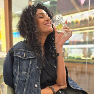 Shraddha Musale Instagram - Slice of life 🌿
Looking at the pictures it seems like I only eat, but yes I work too😐
and I still can't believe the weather...how can it be so cold here
#lifethesedays #dubaidiaries