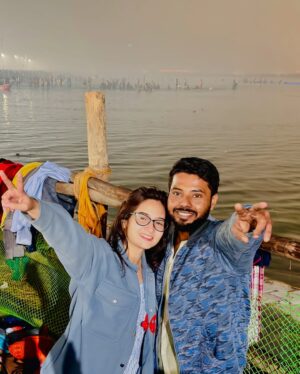 Shreema Bhattacherjee Instagram - হর হর মহাদেব🔱
১৪৪ বছর পর আসা মৌনী অমাবস্যার পূর্ণ তিথিতে
বাবার সাথে বাবার নামে সঙ্গমে ডুব!
এই সুযোগ দেওয়ার জন্য ইউনিভার্স কে অনেক ধন্যবাদ।
আমার জীবনের সবচেয়ে গুরুত্বপূর্ণ একটি ঘটনা যা মনে যত্নকরে রাখা থাকবে🕉️♥️✨

#mahakumbh #2025 #29thjanuary #pryagraj #harharmahadev