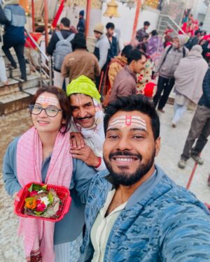 Shreema Bhattacherjee Instagram - হর হর মহাদেব🔱
১৪৪ বছর পর আসা মৌনী অমাবস্যার পূর্ণ তিথিতে
বাবার সাথে বাবার নামে সঙ্গমে ডুব!
এই সুযোগ দেওয়ার জন্য ইউনিভার্স কে অনেক ধন্যবাদ।
আমার জীবনের সবচেয়ে গুরুত্বপূর্ণ একটি ঘটনা যা মনে যত্নকরে রাখা থাকবে🕉️♥️✨

#mahakumbh #2025 #29thjanuary #pryagraj #harharmahadev