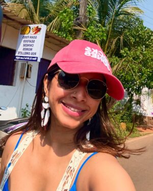 Shreya Bugde Instagram - What sunny days are made of !!! ☀️ 🏖️ 🌊 🌴 🐚 🍹 🍸 🍤 🍟 🐠