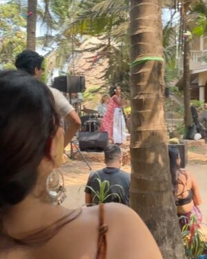 Shruthi Prakash Instagram - Happy vaala holiii❤️✨

Band @trippyanka 

#shrutiprakash #holi #goa #colors #loveislove #vibe #spirituality #energies #auras