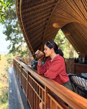 Shruthi Prakash Instagram - Can’t wait to share this experience with you!
Coming right up 
Timber tale series ❤️ @timbertalesofcoorg 

#shrutiprakash #resort #luxury #trip #valentines #loveislove #happy #nature #quiet #peace #loveit #coorg #travel