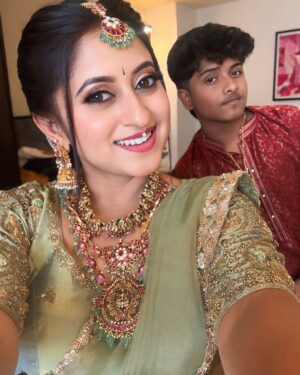 Shruthi Ramesh Instagram - 🌸✨
#seemanthavibes 

Mua: @makeupbyshruthiramesh 
Designer: @dt_bridalstudio