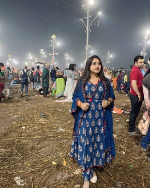 Shruthi Ramesh Instagram - Maha kumbh mela🔱🚩

Took a holy dip on Maha Shivaratri 
Where the three rivers meet, the soul awakens.
Ganga’s purity, Yamuna’s devotion, and Saraswati’s wisdom
Worlds largest human gathering on earth after 144 years✨
Once in a lifetime experience so happy that i made it❤️
My heart is full 🥹
Hara Hara Gange Namah Shivaya🔱🙏🏻📿

#mahakumbh #trivenisangam #prayagraj #grateful #blessed #haraharamahadev