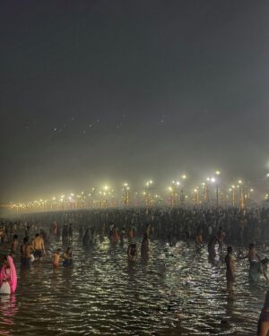 Shruthi Ramesh Instagram - Maha kumbh mela🔱🚩

Took a holy dip on Maha Shivaratri 
Where the three rivers meet, the soul awakens.
Ganga’s purity, Yamuna’s devotion, and Saraswati’s wisdom
Worlds largest human gathering on earth after 144 years✨
Once in a lifetime experience so happy that i made it❤️
My heart is full 🥹
Hara Hara Gange Namah Shivaya🔱🙏🏻📿

#mahakumbh #trivenisangam #prayagraj #grateful #blessed #haraharamahadev
