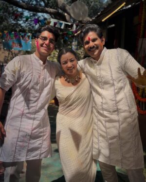 Shruti Rawat Instagram - Holi day at work 😅💃🏻

#yehrishtakyakehlatahai #yrkkh