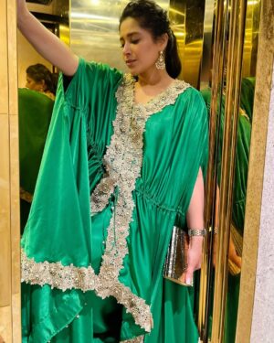 Shubhaavi Choksey Instagram - Tried this green colour for the first time … 
Thank you for clicking these shaney ❤️
#newoutfit #indowestern #mystyle