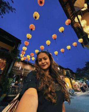 Shubhi Garg Agarwal Instagram - // An evening in Hoi An ancient town! 🇻🇳

The lanterns are a distinctive feature of the ancient town of Hoi An. I absolutely loved what I saw. The vibe was extremely alluring and the town looked really picturesque with the lit up, colorful lanterns.

If you ask me, seeing Hoi An lanterns is a one-of-a-kind experience that visitors to Hoi An should not miss out on. 🏮🧧
.
.
.
.
.
.
.
#pickeratpace #indianblogger #indiantraveller #indiantravelblogger #vietnamtravel #hoianvietnam #hoianancienttown #hoiantrip #hoiancity #hoianoldtown #hoianlanterns #lanternfestival #vietnamlandscape [vietmam things to do, hoi an ancient town, hoi an things to do, hoi an boat ride, hoi an market]