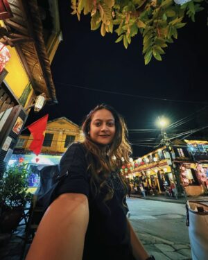 Shubhi Garg Agarwal Instagram - // An evening in Hoi An ancient town! 🇻🇳

The lanterns are a distinctive feature of the ancient town of Hoi An. I absolutely loved what I saw. The vibe was extremely alluring and the town looked really picturesque with the lit up, colorful lanterns.

If you ask me, seeing Hoi An lanterns is a one-of-a-kind experience that visitors to Hoi An should not miss out on. 🏮🧧
.
.
.
.
.
.
.
#pickeratpace #indianblogger #indiantraveller #indiantravelblogger #vietnamtravel #hoianvietnam #hoianancienttown #hoiantrip #hoiancity #hoianoldtown #hoianlanterns #lanternfestival #vietnamlandscape [vietmam things to do, hoi an ancient town, hoi an things to do, hoi an boat ride, hoi an market]