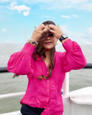 Shubhi Garg Agarwal Instagram - // Pretty please, the wind was a paid actor! 🩷

Cruising in Ha Long Bay all day was so much fun and the weather was so pleasant. Nippy and windy throughout and the view was gorgeous! 🌬️🛳️

More details coming up in the next post. 😜
.
.
.
.
.
.
.
#pickeratpace #indianblogger #indiantravelblogger #vietnamtravel #vietnam #halongbay #cruiseship #cruiselife #vietnamcruise #halongbaycruise #halongbayvietnam [vietnam halong bay, halong bay cruise, cruise ship]