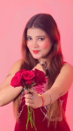 Shweta Jaiswal Instagram - Happy rose day🌹🙈❤️🥰