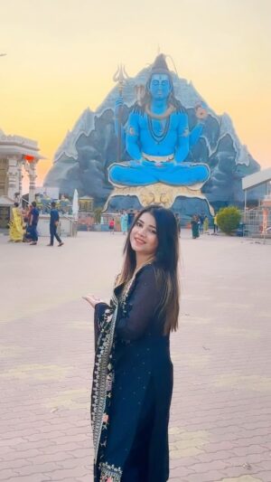 Shweta Jaiswal Instagram - Mere baba 🌿🌿🌸🌸🙏🏻