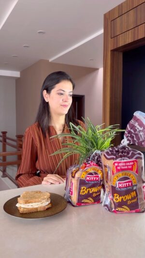 Shweta Sood Instagram - Healthy and quick breakfast recipe using High Fibre and nutritious Kitty Bread😋
Get yours now from the link in bio🥪
.
@kitty.bakeryofficial 

#kittybread #nutritionbhifunbhi
.
#ad #brizzlexkittybread #shwetasood #punjabibrizzle 💕