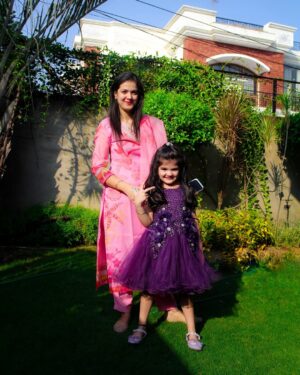 Shweta Sood Instagram - First Photo Of The 4 Years Old Anaya! 💙🧿💙🧿💙
#birthdaygirl #AnayaSood 
.
.
.
.
.
#potd #shwetasood #punjabibrizzle 💕