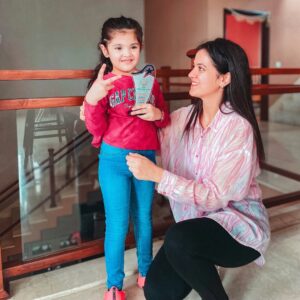Shweta Sood Instagram - Congratulations on your fantastic achievement! Your hard work and dedication have truly paid off…! 
.
Fifth position in Nursery 2023-24! 🧿💙🧿💙🧿💙
.
#AnayaSood
.
.

.
#kid #momlife #momdaughter 
.
#punjabibrizzle #shwetasood 💙