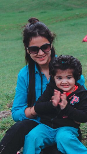 Shweta Sood Instagram - Memories! 💙🧿💙
.
#AnayaSood @soodanayaa 
.
.
.

#trending #trendingreels #trendingsongs #explorepage #trendingaudio #trenidngnow #himachalpradesh #himachal #himachaltourism  #goodvibes #vibes #happiness #parenting #momblogger #shwetasood  #punjabibrizzle 💕