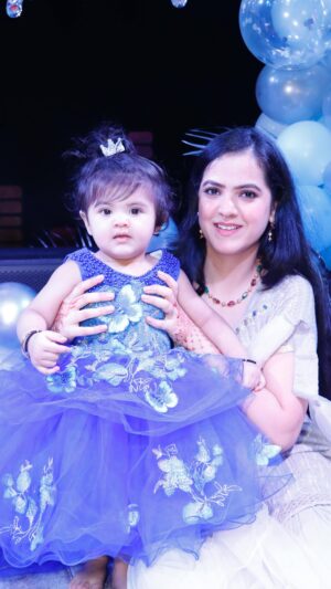 Shweta Sood Instagram - My Love!! 💙🧿
.
#AnayaSood
.
.

.
.
.
.
.

.
.
.
.
.

.
.
.
#reel #trendingaudio #parenting #babygirl #mom #momlife #explorepage #trending #trendingsongs #shwetasood #punjabibrizzle 💕
