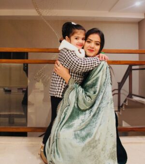 Shweta Sood Instagram - Photo dump from Thursday! 💙🧿💙🧿💙
.
.
#AnayaSood #ShwetaSood #PunjabiBrizzle 💕