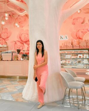 Shweta Sood Instagram - Be a flamingo in a flock of pigeons. 💕🧿💕
.
#pink #potd