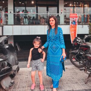 Shweta Sood Instagram - Done with the result. Are we ready for the Mont 1…? 
Hmmmm….
😅😅🥲 #toddlermomlife 🧿💙🧿💙🧿💙🧿
.
#potd #love #ethnic 

#AnayaSood #ShwetaSood #Punjabibrizzle