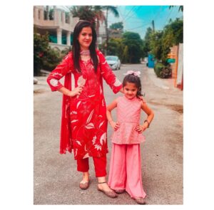 Shweta Sood Instagram - Happy RakshaBandhan Fam! 🧿💙🧿
.
.
.
.
#rakshabandhan #rakhi2024 #AnayaSood #Shwetasood #AnayaSood