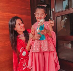 Shweta Sood Instagram - Happy RakshaBandhan Fam! 🧿💙🧿
.
.
.
.
#rakshabandhan #rakhi2024 #AnayaSood #Shwetasood #AnayaSood