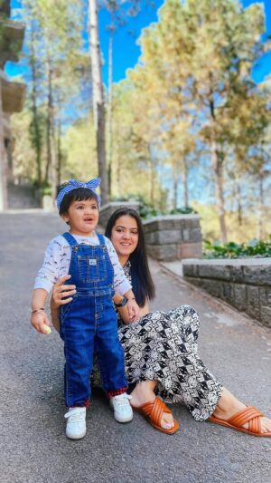 Shweta Sood Instagram - World! 🌎💙🧿
.
#AnayaSood
.
.
.
.
.
.
.
.
.
.
.
.
.
.
.
.
#reel #reelsinstagram #reeloftheday #explore #explorepage #trending #trendingnow #trendingreels #instagood #parenting #mom #momlife #babygirl ##toddler #toddlerlife #momblogger #Shwetasood #punjabibrizzle 💕