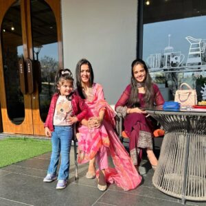 Shweta Sood Instagram - #goodvibes 💕🧿💙💕🧿

#punjabisuit #indiansuit #ethnic #ethnicwear #punjabi