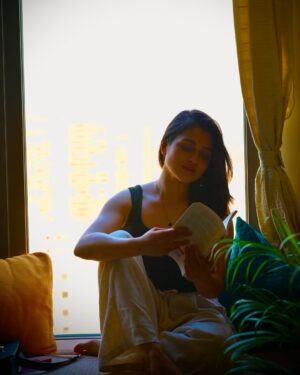 Shyamoupti Mudly Instagram - Living in the sunshine🖤♥️

📸 @writroy 😍

#shyamoupti#love#life#me#positive#happy#space#time#mood#stayhappy#stayhealthy