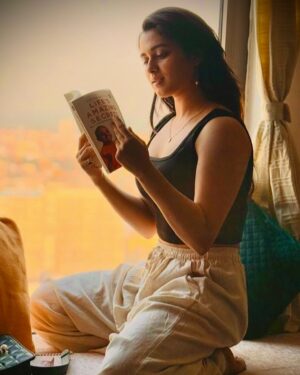 Shyamoupti Mudly Instagram - Living in the sunshine🖤♥️

📸 @writroy 😍

#shyamoupti#love#life#me#positive#happy#space#time#mood#stayhappy#stayhealthy