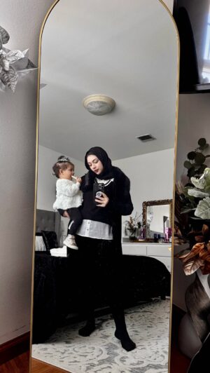 Sidra Batool Instagram - A quick fit check before I head out for ginger bread house party 🎉 

Thank you @bilal.hossein for the beautiful 🎁 

#instagram #instadaily #reels #transition #fitcheck #twinning #schoolparty #mom #momduties #momlife #modesty #modestfashion #fyp #foryourpage #sidrabatool