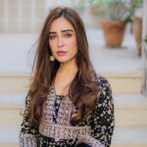 Sidra Niazi Instagram - X @haseensofficial 

currently obsessing over my haseen jora from @haseensofficial & k-town’s cold breeze 🪄🪞🖤 
Shop my look from www.haseensofficial.com on UPTO 50% off now 🖤

PR: @stylebykiranraza 
📸: @wedding.wizards 

#myhaseenjora