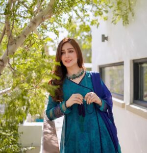 Sidra Niazi Instagram - #Eidday2 🦚 

👗 @chicophicial 
Jwelery @ayeshaccessories