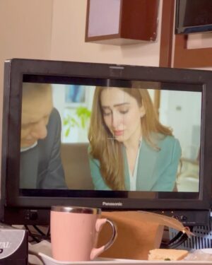 Sidra Niazi Instagram - Grudges are a waste of perfect Happiness, Laugh when you can, Apologise when you should and Let go of what you can’t change.  #jhoom 💫

@abdullah.kadwani @asadaqureshi @ali.faizan.338 @hashimnadeem.official @mariekhan1 @zainaconda @iamjawedsheikh @harpalgeotv @7thskyentertainment