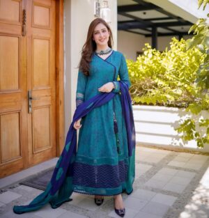 Sidra Niazi Instagram - #Eidday2 🦚 

👗 @chicophicial 
Jwelery @ayeshaccessories