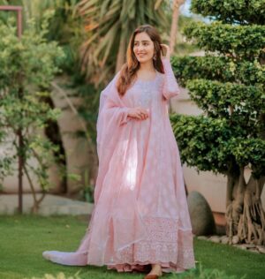 Sidra Niazi Instagram - Eid Mubarak 💗

Wearing @ansabjahangirstudio 💫