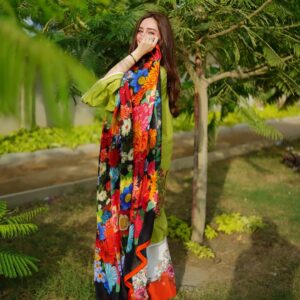 Sidra Niazi Instagram - 👗 @jugnulahore  @hussainrehar.official 🍃🌺